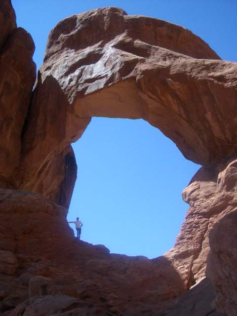 Karl in an arch